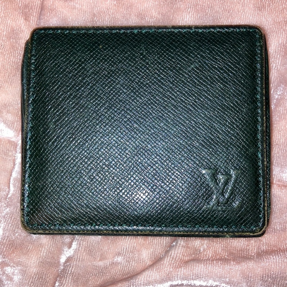 COIN Louis Vuitton purse!